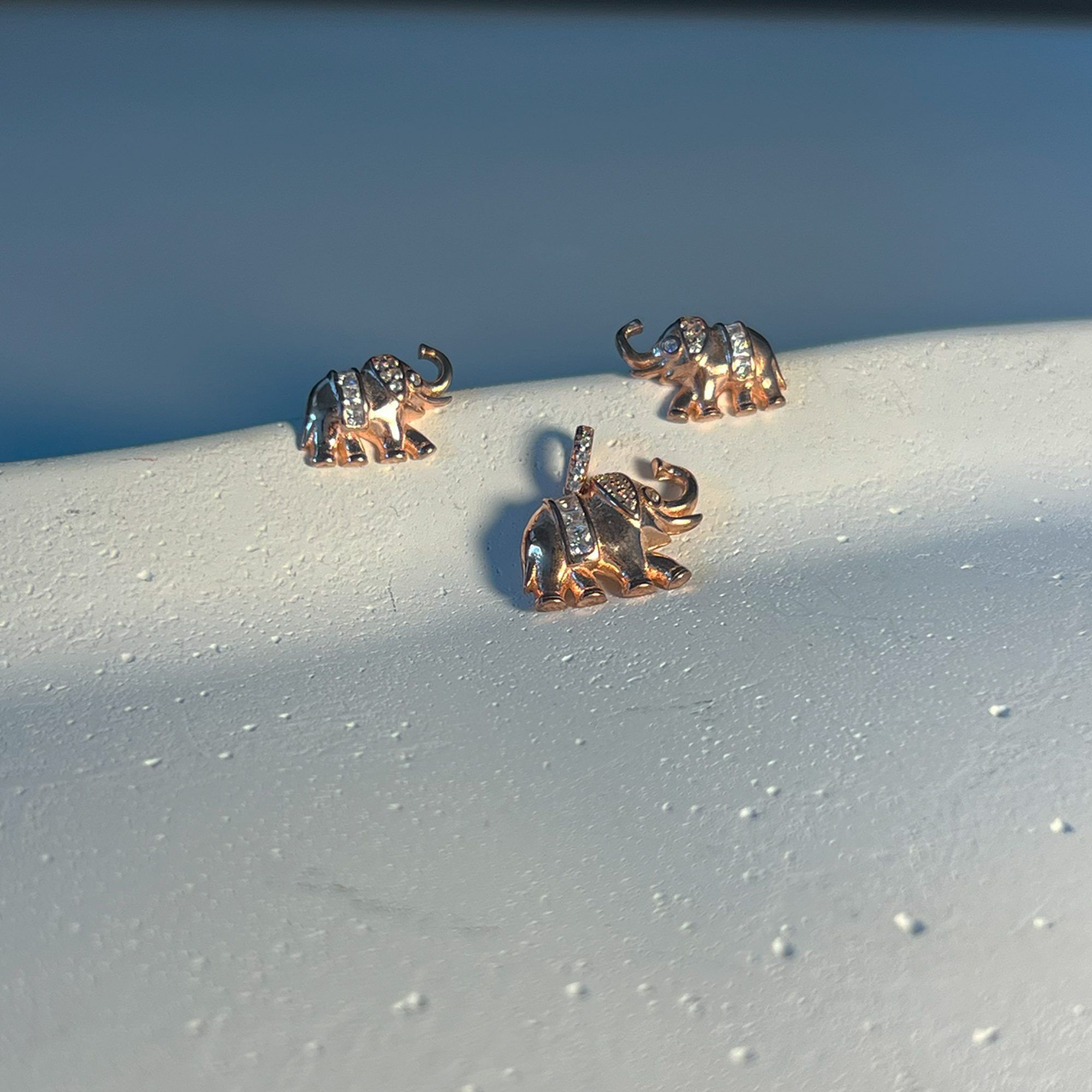 42 Elephant Pendant Set from ekatvajewels