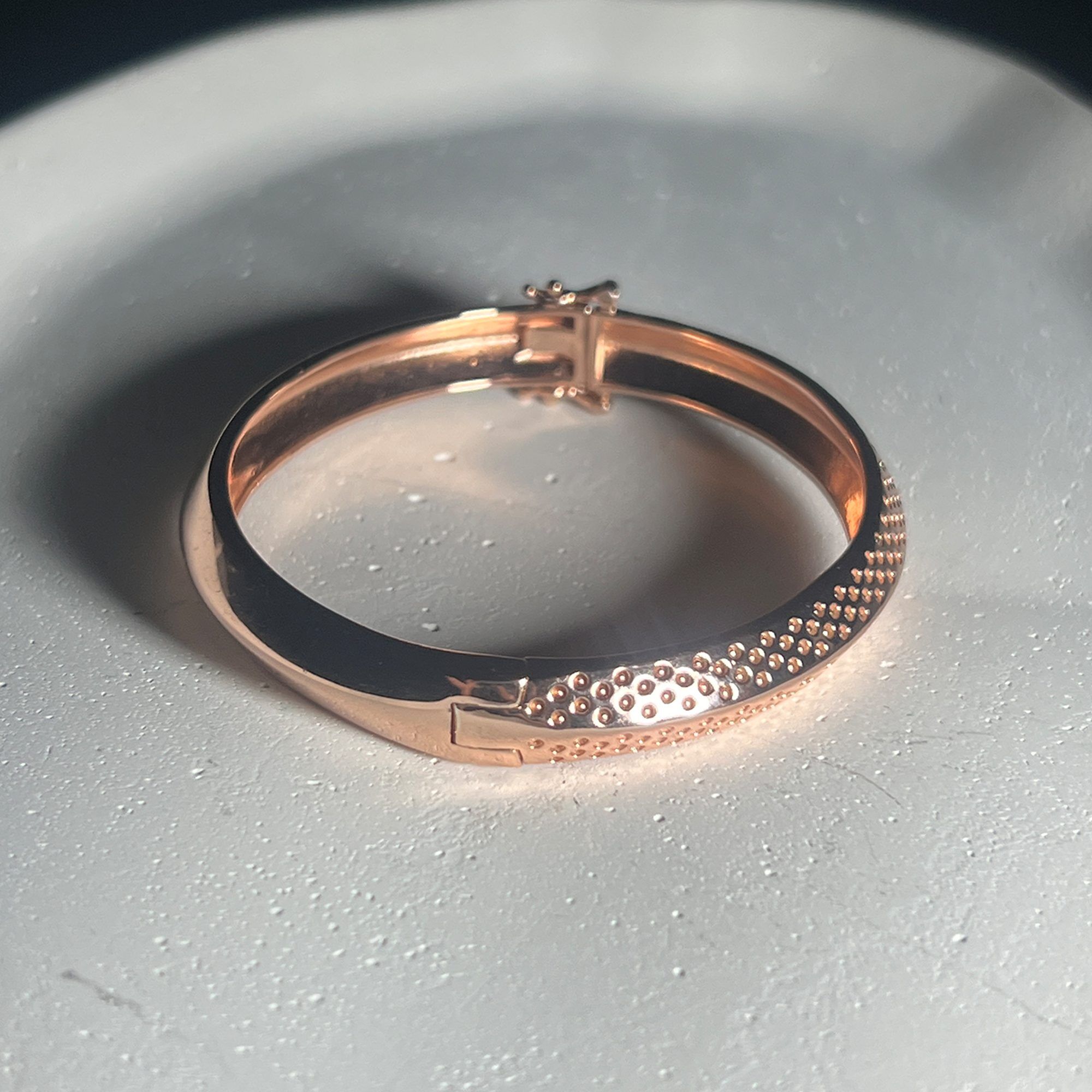 32 Sandswept Curve Cuff