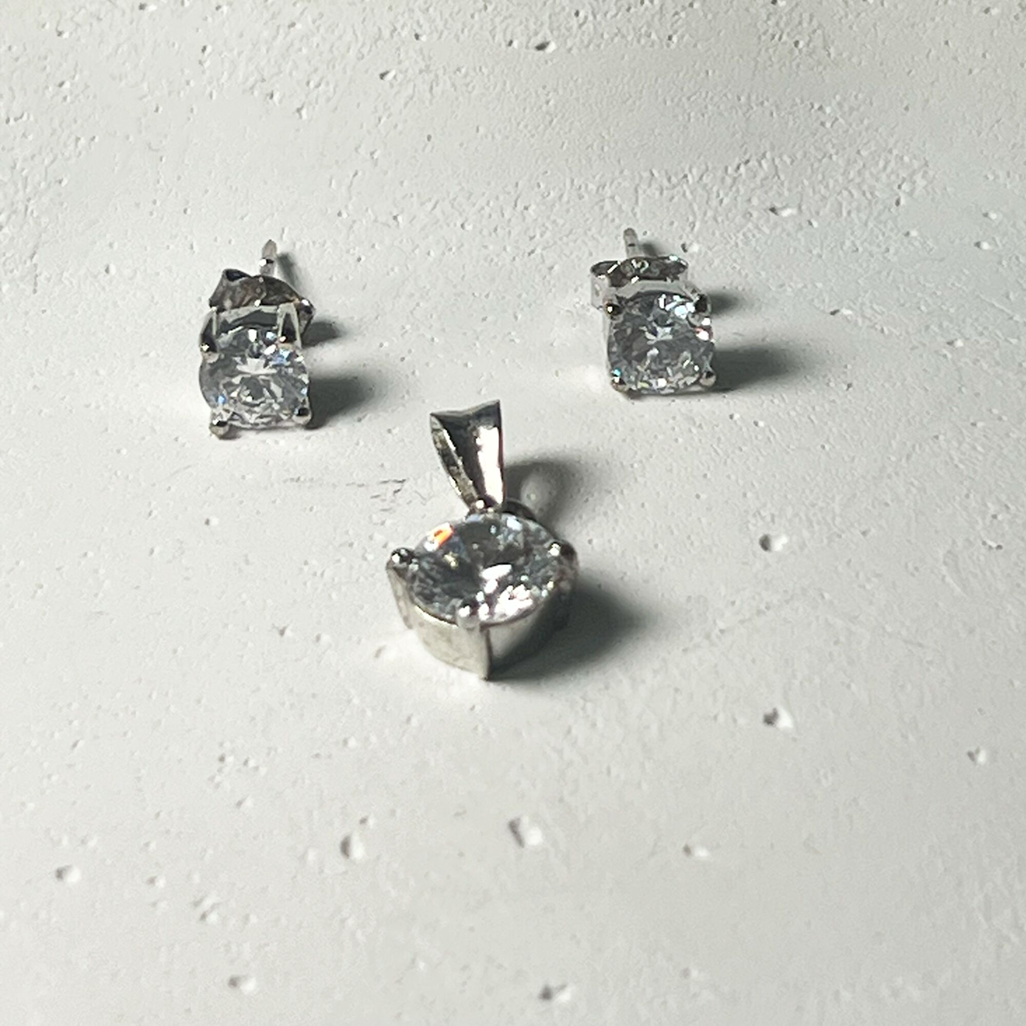 Solara Frost Pendant Set